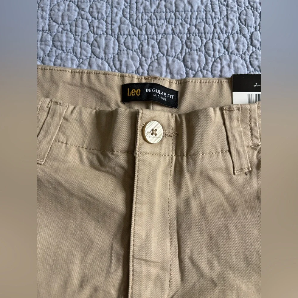 NWT khaki shorts - Picture 3 of 6